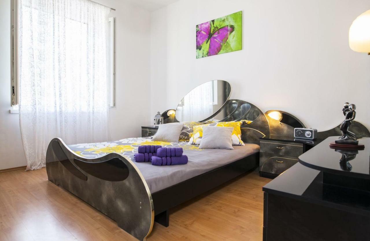 Apartment Stefania On The Beach Koromačno Екстериор снимка