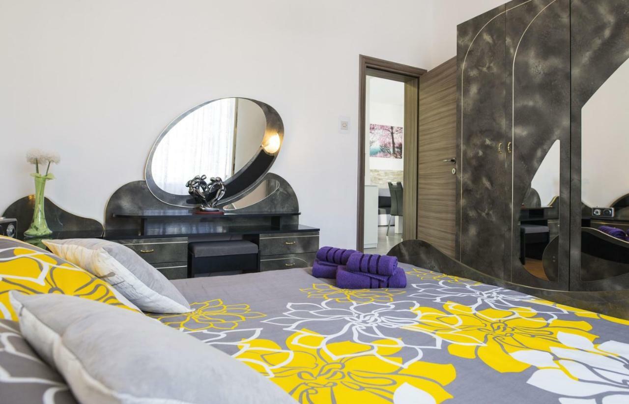 Apartment Stefania On The Beach Koromačno Екстериор снимка