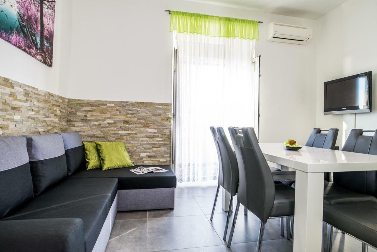 Apartment Stefania On The Beach Koromačno Екстериор снимка