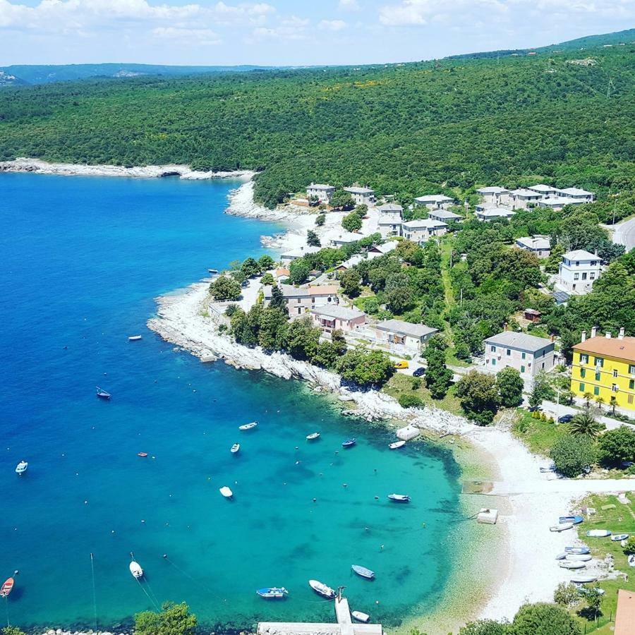 Apartment Stefania On The Beach Koromačno Екстериор снимка